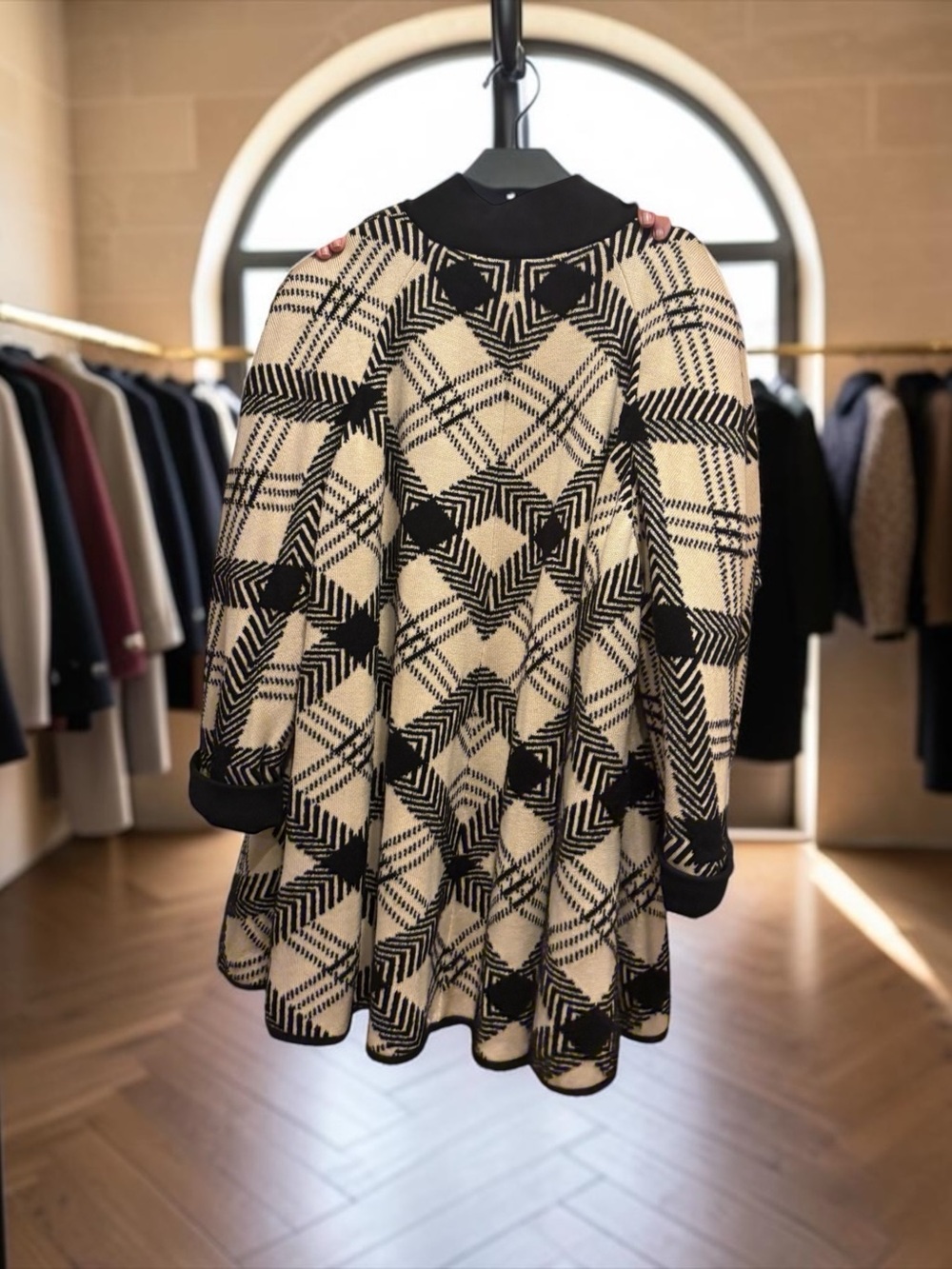 Vintage Stizzoli made in Italy 95% wool Black and Cream Geometric swing Coat